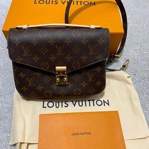 Louis Vuitton Pochette Metis Monogram